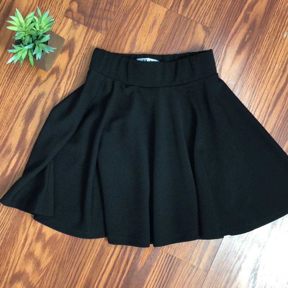EUC H&Y black skater skirt